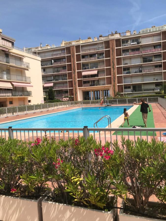 Studio Climatise Et Piscine En Bord De Mer Roquebrune-Cap-Martin Dış mekan fotoğraf